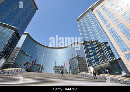 Peking, China - Mar 29,2016: Beijing Oriental Plaza und Changan Avenue Landschaft, Wangfujing, Beijing, China. Stockfoto