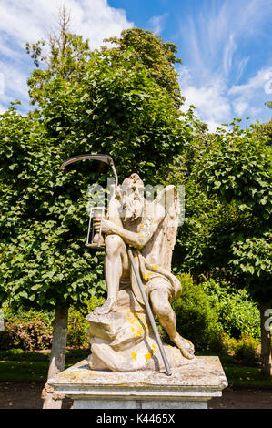 Eine Statue in die Gärten von Sandringham House in Sandringham Estate in Norfolk, England, Großbritannien, Großbritannien Stockfoto