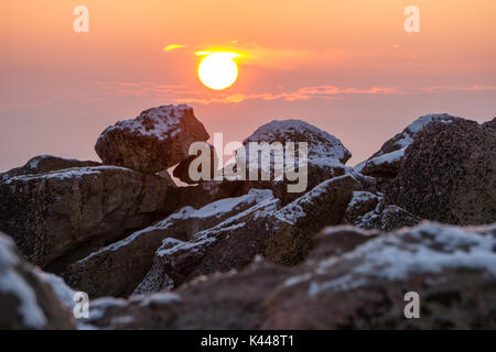 Einer der ersten Schneefälle des Jahres bei 14.000 ft. Mount Evans, Colorado. Stockfoto