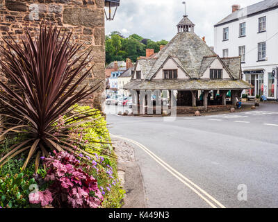 Die High Street und Yarn Market in Casole d'Elsa in der Nähe von Minehead, Somerset. Stockfoto