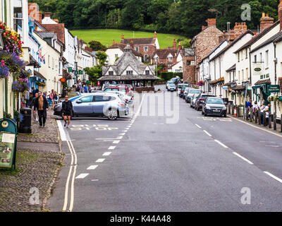 Die High Street und Yarn Market in Casole d'Elsa in der Nähe von Minehead, Somerset. Stockfoto