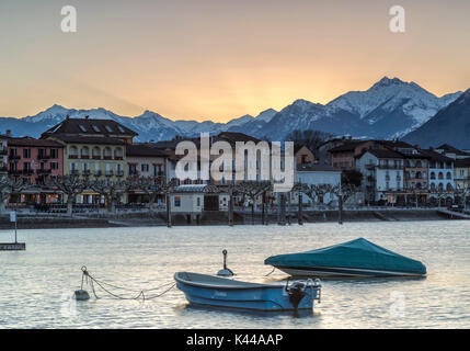 Schweiz, Tessin, Lago Maggiore, Locarno, Seeseite, Dämmerung, Stockfoto