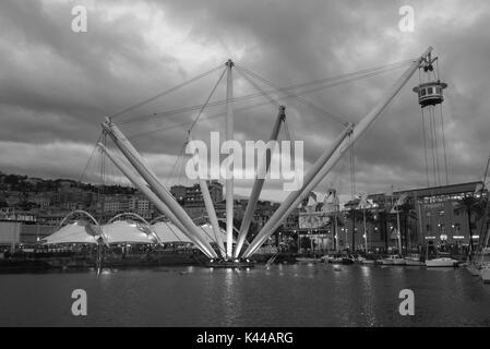 Porta Antico in Genua, Italien. Das ist die neue Gegend der Stadt, hier ein "bigo" Gebäude, sculpure von Renzo Piano. Stockfoto