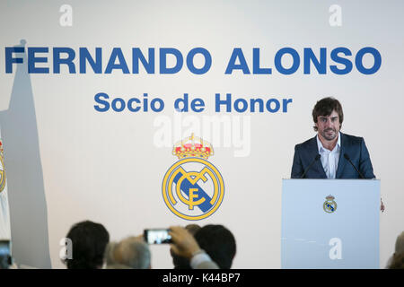Madrid, Spanien. 04 Sep, 2017. Spanische McLaren-Honda Formel-1-Pilot Fernando Alonso hat den Namen "Real Madrid Ehrenmitglied im Santiago Bernabeu, Madrid, am Montag, 04, September 2017. Credit: Gtres Información más Comuniación auf Linie, S.L./Alamy leben Nachrichten Stockfoto