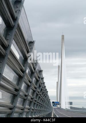 South Queensferry, Edinburgh, Großbritannien. 04 Sep, 2017. Königin Elisabeth II. eröffnet neue Queensferry Überfahrt mit dem Ersten Minister von Schottland Nicola Sturgeon begleitet. Credit: Iain Masterton/Alamy leben Nachrichten Stockfoto