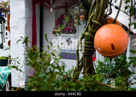 Polperro, Cornwall. September 3rd, Nach dem Regen und Überschwemmungen Polperro mit Schlamm und Schmutz auf den Straßen gelassen wird. Redaktion, 03.09.2017, Kredit: James Pearce/Alamy leben Nachrichten Stockfoto