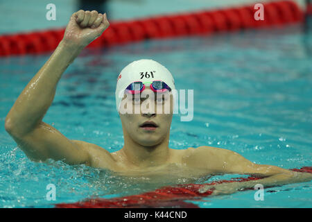 Tianjin. 4. Sep 2017. Sun Yang von Zhejiang feiert nach den Herren 800 m Freistil schwimmen Endrunde am 13 chinesischen Nationalen Spiele in North China Tianjin Gemeinde, Sept. 4, 2017. Sun Yang behauptete den Titel mit 7 Minuten und 46,80 Sekunden. Credit: Fei Maohua/Xinhua/Alamy leben Nachrichten Stockfoto