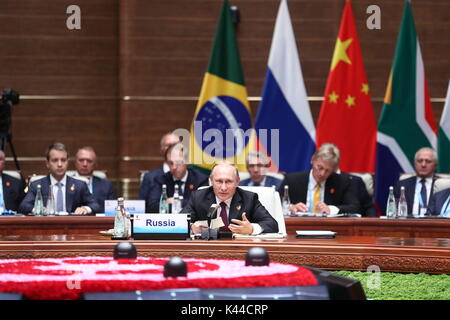 Xiamen, China. 4. Sep 2017. Der russische Präsident Wladimir Putin spricht an der neunten BRICS-Gipfel in Xiamen, im Südosten der chinesischen Provinz Fujian, Sept. 4, 2017. Quelle: Xinhua/Alamy leben Nachrichten Stockfoto