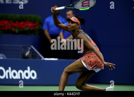 New York, USA. 03 Sep, 2017. US Open Tennis: New York, den 3. September, 2017 - Venus Williams während ihrer vierten Runde Sieg über Carla Suarez-Navarro bei den US Open in Flushing Meadows, New York. Quelle: Adam Stoltman/Alamy leben Nachrichten Stockfoto