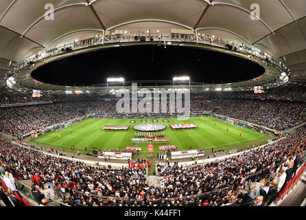 Stuttgart, Deutschland. 04 Sep, 2017. Stadionuebersicht, Choreographie. GES/Fussball/WM-Qualifikation: Deutschland - Norwegen, 04.09.2017 Fußball: WM-Qualifikation: Deutschland vs Norwegen, Stuttgart, September 4, 2017 | Verwendung weltweit Quelle: dpa/Alamy leben Nachrichten Stockfoto