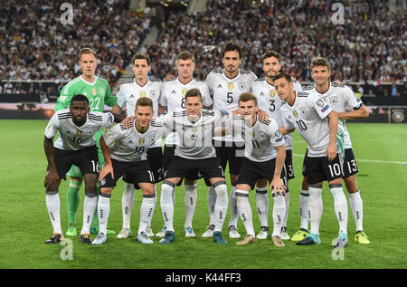 Stuttgart, Deutschland. 04 Sep, 2017. Deutsche Mannschaft posiert für ein Foto vor der Fußball WM Qualifikation Gruppe Gruppenspiel zwischen Deutschland und Norwegen in der Mercedes-Benz Arena in Stuttgart, Deutschland, 04. September 2017. Foto: Andreas Gebert/dpa/Alamy leben Nachrichten Stockfoto