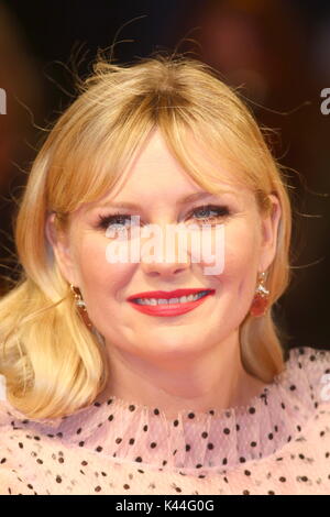 Venedig, Italien. 4. September 2017. Schauspielerin Kirsten Dunst sorgt sich an den Film 'Woodshock 'Premiere während der 74. Internationalen Filmfestspielen von Venedig am Lido von Venedig am 4. September, 2017. Quelle: Andrea Spinelli/Alamy leben Nachrichten Stockfoto