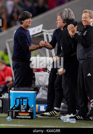 Stuttgart, Deutschland. 04 Sep, 2017. Freude bei Lambda Joachim Jogi Löw (Deutschland) nach dem 6:0. GES/Fussball/WM-Qualifikation: Deutschland - Norwegen, 04.09.2017 Fußball: WM-Qualifikation: Deutschland vs Norwegen, Stuttgart, September 4, 2017 | Verwendung weltweit Quelle: dpa/Alamy leben Nachrichten Stockfoto