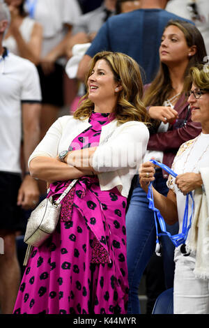 New York, USA. 4. September 2017. *** Keine NY TAGESZEITUNGEN *** MirkaFederer im Arthur Ashe Stadium während der US Open am USTA Billie Jean King National Tennis Center am 4. September 2017 in Flushing Queens. Credit: MediaPunch Inc/Alamy leben Nachrichten Stockfoto