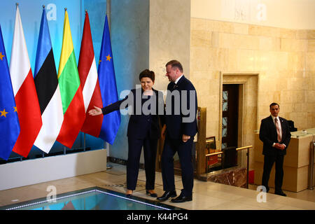 Warschau, Polen. 5. Sep 2017. Premierminister von Litauen Saulius Skvernelis und Lettlands Maris Kucinskis kam zusammen mit Estnische Botschafterin Harri Tiido für offizielle Besuch der Baltischen Staaten zu Primer Beata Szydlo in Warschau. Credit: Jake Ratz/Alamy leben Nachrichten Stockfoto