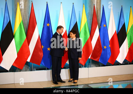 Warschau, Polen. 5. Sep 2017. Premierminister von Litauen Saulius Skvernelis und Lettlands Maris Kucinskis kam zusammen mit Estnische Botschafterin Harri Tiido für offizielle Besuch der Baltischen Staaten zu Primer Beata Szydlo in Warschau. Credit: Jake Ratz/Alamy leben Nachrichten Stockfoto