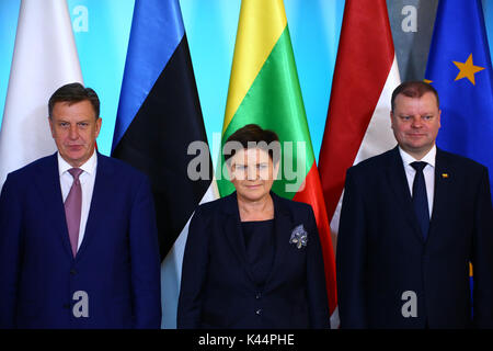 Warschau, Polen. 5. Sep 2017. Premierminister von Litauen Saulius Skvernelis und Lettlands Maris Kucinskis kam zusammen mit Estnische Botschafterin Harri Tiido für offizielle Besuch der Baltischen Staaten zu Primer Beata Szydlo in Warschau. Credit: Jake Ratz/Alamy leben Nachrichten Stockfoto