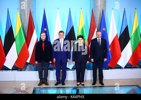 Warschau, Polen. 5. Sep 2017. Premierminister von Litauen Saulius Skvernelis und Lettlands Maris Kucinskis kam zusammen mit Estnische Botschafterin Harri Tiido für offizielle Besuch der Baltischen Staaten zu Primer Beata Szydlo in Warschau. Credit: Jake Ratz/Alamy leben Nachrichten Stockfoto