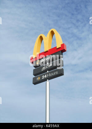 SEREMBAN, MALAYSIA - 2. OKTOBER 2016: Mc Donald's kommerzielle Logo bei einer Ihrer franchise Filiale in Seremban, Malaysia. Stockfoto