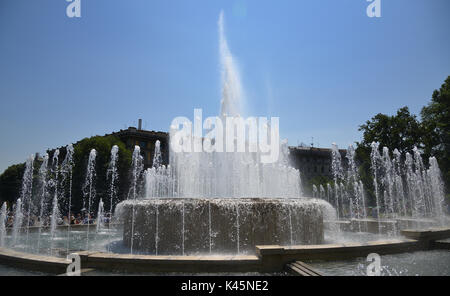 Brunnen vor der berühmten Castello Sforzesco in Mailand Stockfoto