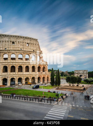 Piazza Del Colosseo, Rom, Latium. Das amphitheatrum Flavius Colosseum Stockfoto