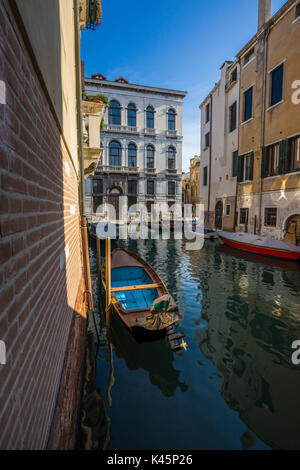 Venedig, Venetien, Italien. Die ikonischen Gondel in Venedig Stockfoto