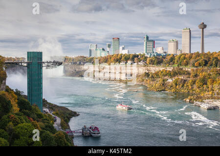 USA, New York, Niagara Falls, Ansicht von American Falls, Niagara Falls, Ontario, Kanada Stockfoto