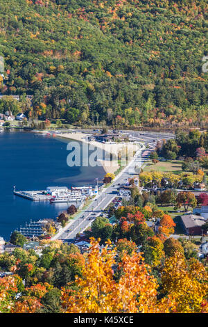 USA, New York, Adirondack Mountains, Lake George, Erhöhte Ansicht, Herbst Stockfoto