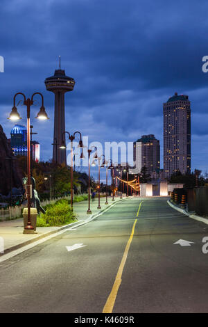 Kanada, Ontario, Niagara Falls, Skylon Tower, Dawn Stockfoto