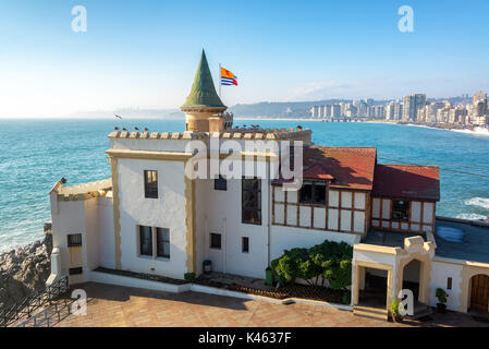 Anzeigen von Wulff Schloss mit Blick auf den Pazifischen Ozean in Vina del Mar, Chile Stockfoto