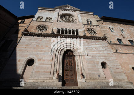 Die foligno Kathedrale (oder Dom San Feliciano, 12. Jahrhundert), in Piazza della Repubblica, Foligno, Umbrien, Italien Stockfoto