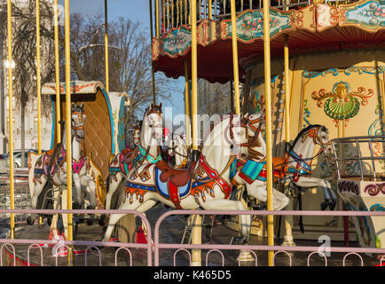 Vintage Karussell Pferde closeup Outdoor im Winter Stockfoto