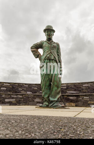 Statue von Charlie Chaplin an der Küste in Waterville (County Kerry Irland Coirean) Stockfoto