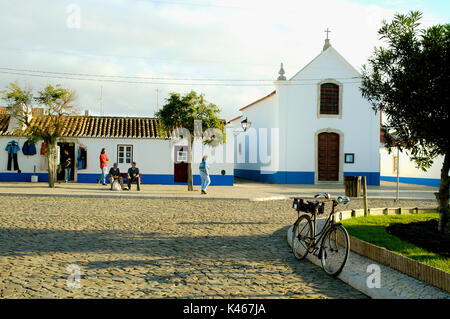 Das traditionelle Dorf Porto Covo mit weißen Häusern, Alentejo, Portugal Stockfoto