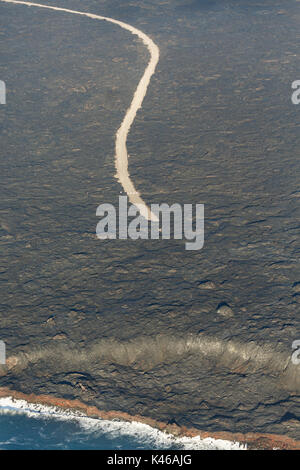 Luftaufnahme von Straße von kalter Lava der Vulkane National Park bedeckt Stockfoto