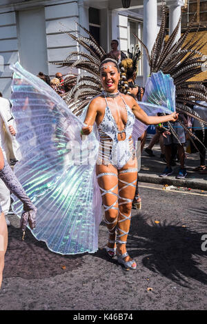 Notting Hill Carnival ist eine jährliche Veranstaltung, die in London seit 1966 auf den Straßen von Notting Hill, London, England, Großbritannien stattgefunden hat Stockfoto