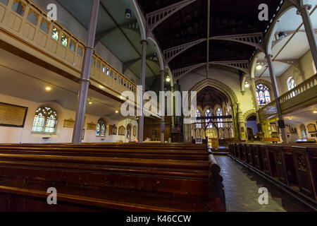 Windsor, Großbritannien - 26 Mai 2017: Blick in das Innere des Hl. Johannes des Täufers, Windsor Pfarrkirche. Stockfoto