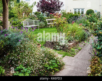 Ein rustikales englisches Cottage Garten in Casole d'Elsa in der Nähe von Minehead, Somerset. Stockfoto