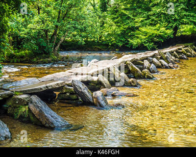 Tarr Schritte, die berühmte 17-span Mittelalterliche 1880 Brücke über den Fluss Barle in Exmoor, Somerset. Stockfoto