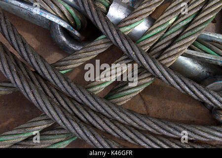 Heavy Duty Stahldrahtseil Schlinge mit Sicherheit Anker Schraube des Zwillingslagers der Baustelle Stockfoto