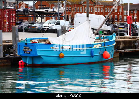 Gaffel verzurrte Fischerboot Valiant, jetzt komplett restauriert, nachdem sie in den Solent von einem Katamaran versenkt. Stockfoto