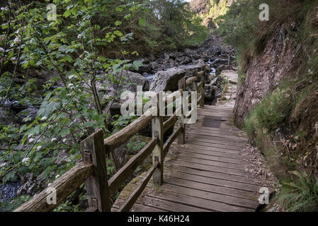 Die Aberglaslyn Pass in der Nähe Beddgelert in Snowdonia, North Wales. Stockfoto