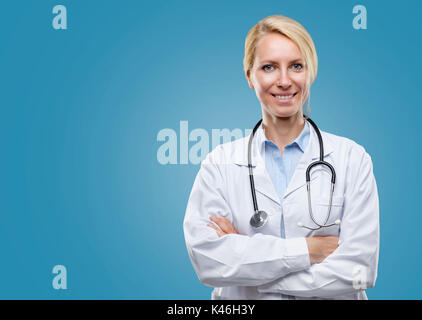 Porträt eines lächelnden jungen Ärztin Stockfoto