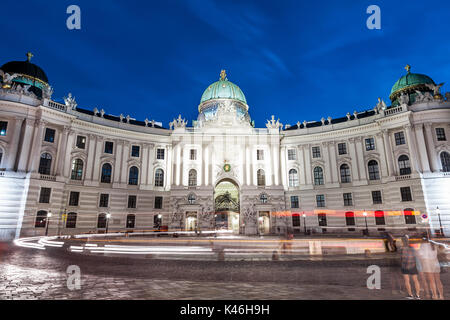 Spanische Hofreitschule Wien Österreich bei Nacht Stockfoto