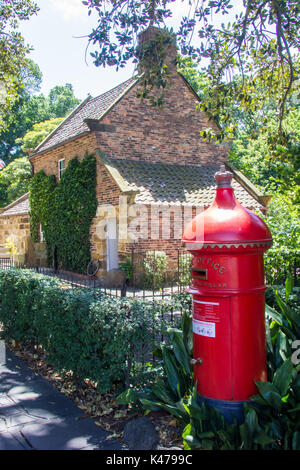 James Cooks Cottage und Säule, die Fitzroy Gardens, Melbourne, Victoria, Australien Stockfoto