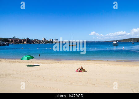 Sonnenbaden in vielen Cove an einem schönen sonnigen Tag, Sydney, New South Wales, NSW, Australien Stockfoto