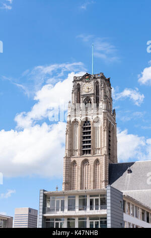 Der Turm von Grote der Sint-Laurenskerk (Große oder St. Laurentius Kirche), Rotterdam, Niederlande Stockfoto