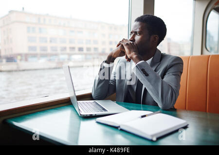Finanzier auf Reisen Stockfoto