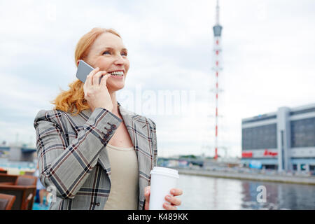 Geschäftsfrau im Urlaub Stockfoto