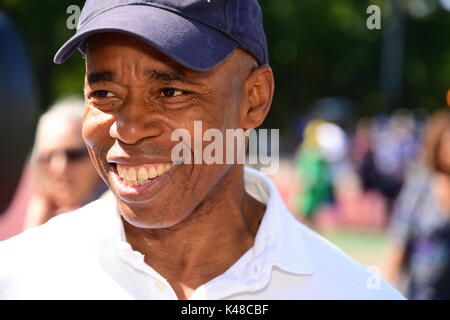 Brooklyn, Vereinigte Staaten. 04 Sep, 2017. Brooklyn borough Präsident Eric Adams. Brooklyn feierten Tag der Arbeit 2017 durch die Inszenierung seiner jährlichen West Indian Tag Frühstück in Lincoln Terrasse Park, wo viele der NYC politischen & Gemeindeleiter vor marschieren entlang Eastern Parkway in Brooklyn 50. jährliche West Indian Day Parade sammeln, dann das größte Fest der karibischen Kultur & Geschichte. Credit: Andy Katz/Pacific Press/Alamy leben Nachrichten Stockfoto